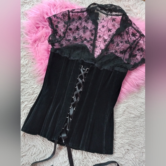 Tripp corsets! Collection post! Only 2 remain! Sev unlisted atm!!! Ask! - Picture 4 of 16